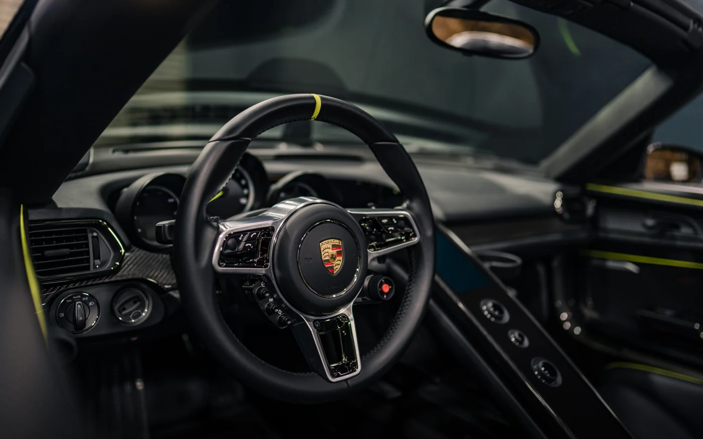 Cockpit des Porsche 918 Spyder – eigene Full-Detailing-Referenz
