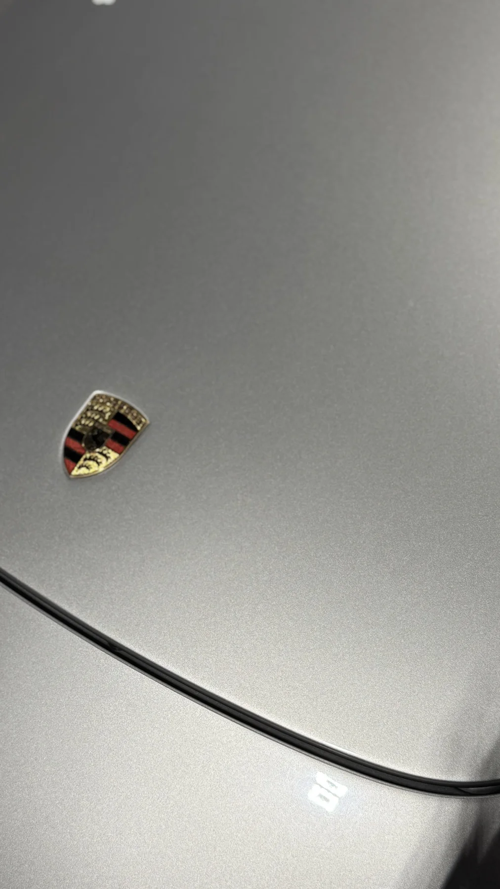 Porsche Carrera GT · Haube und Porsche-Emblem
