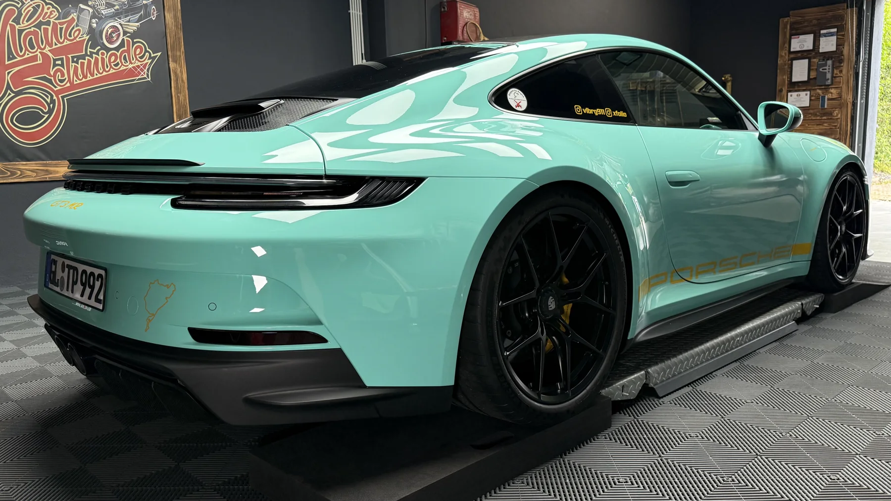 Porsche 911 · Mint · Seitenansicht