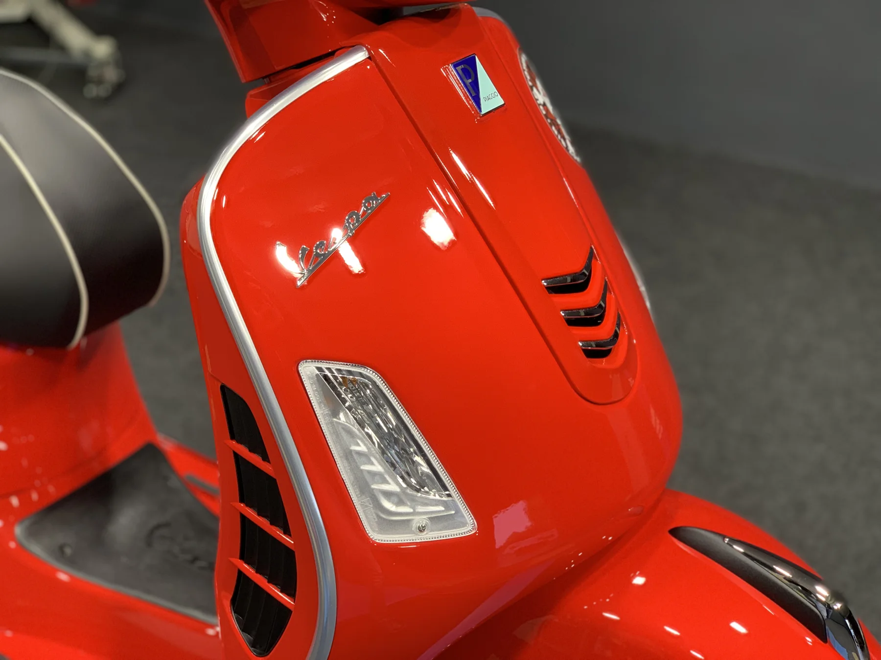 Vespa · Rosso · Front und Verkleidung